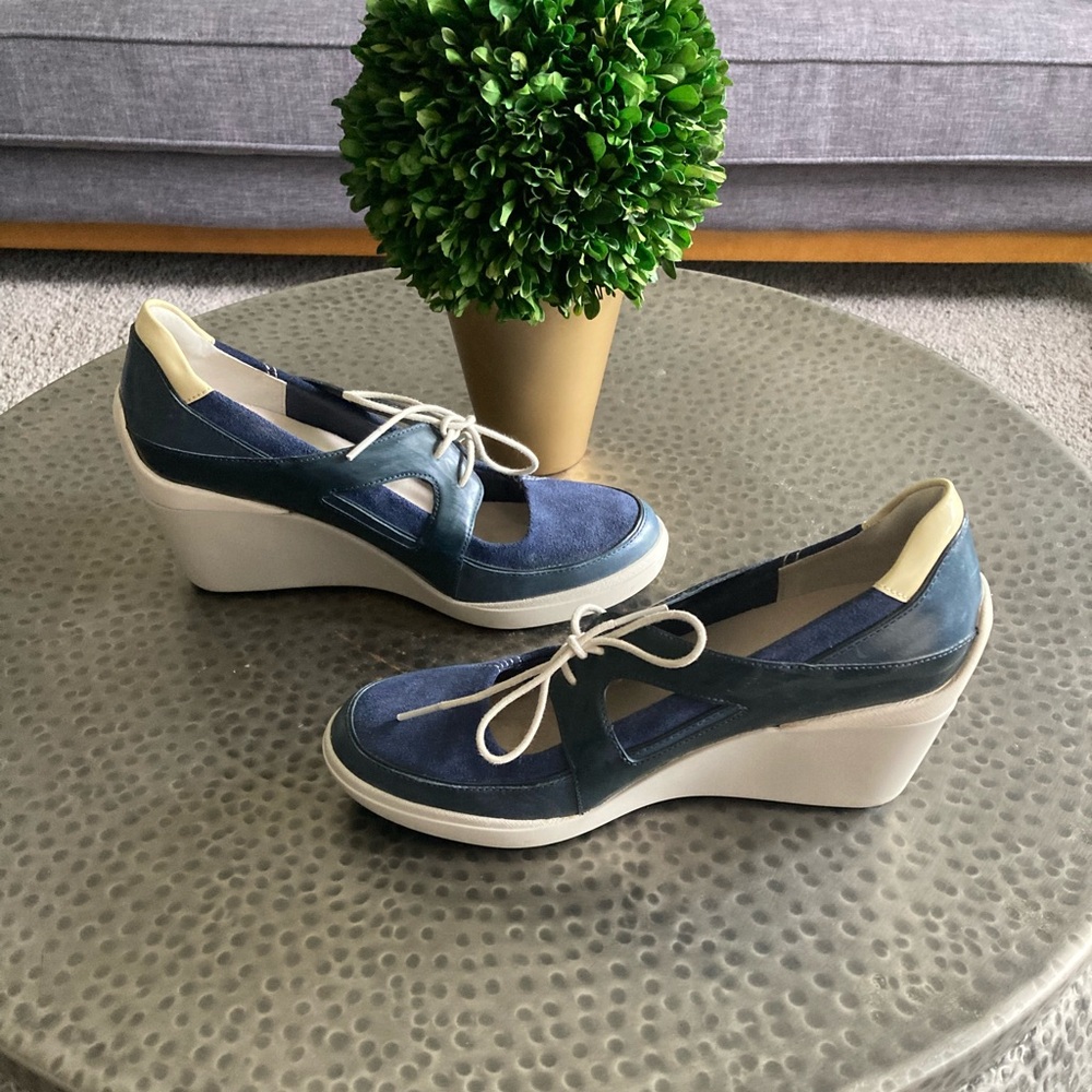 Women’s Tsubo Wedge Laced Open Sneakers, size 8.5